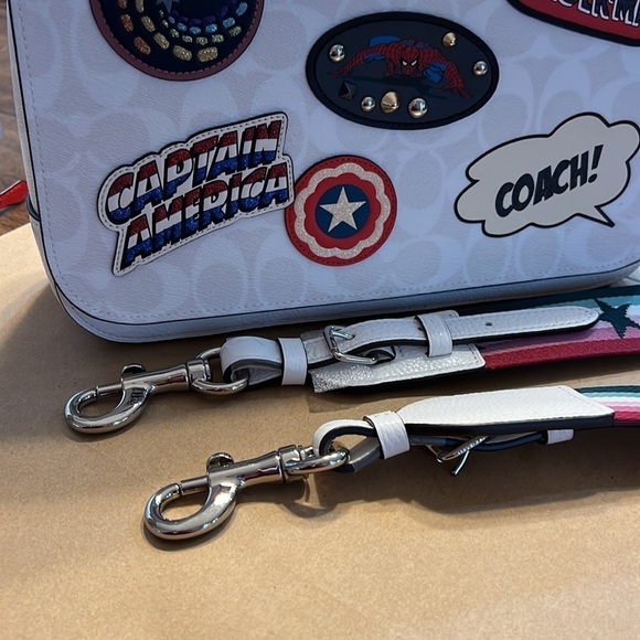 Coach Marvel Jes Messenger In Signature Canvas With Patches. - Picture 6 of 10